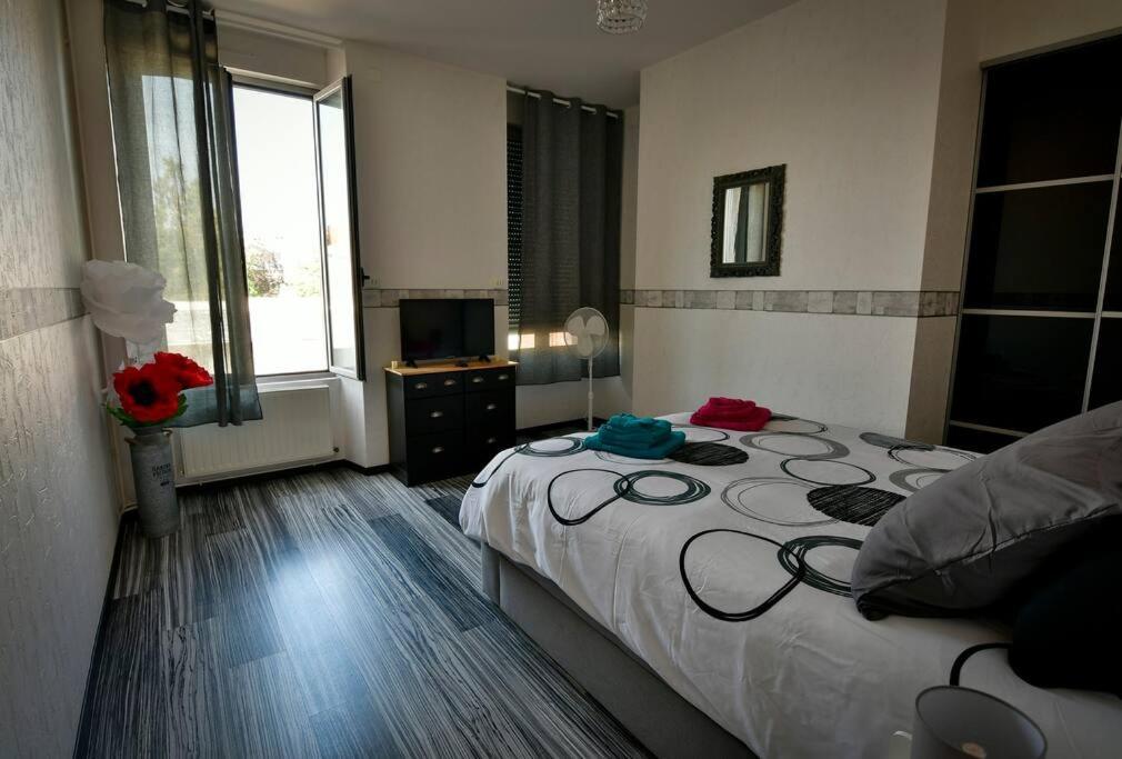 Grand Appartement De Haut Standing En Centre-Ville Montluçon المظهر الخارجي الصورة