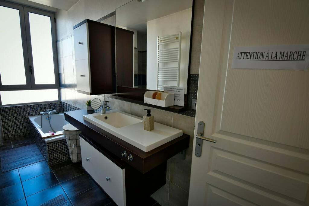 Grand Appartement De Haut Standing En Centre-Ville Montluçon المظهر الخارجي الصورة